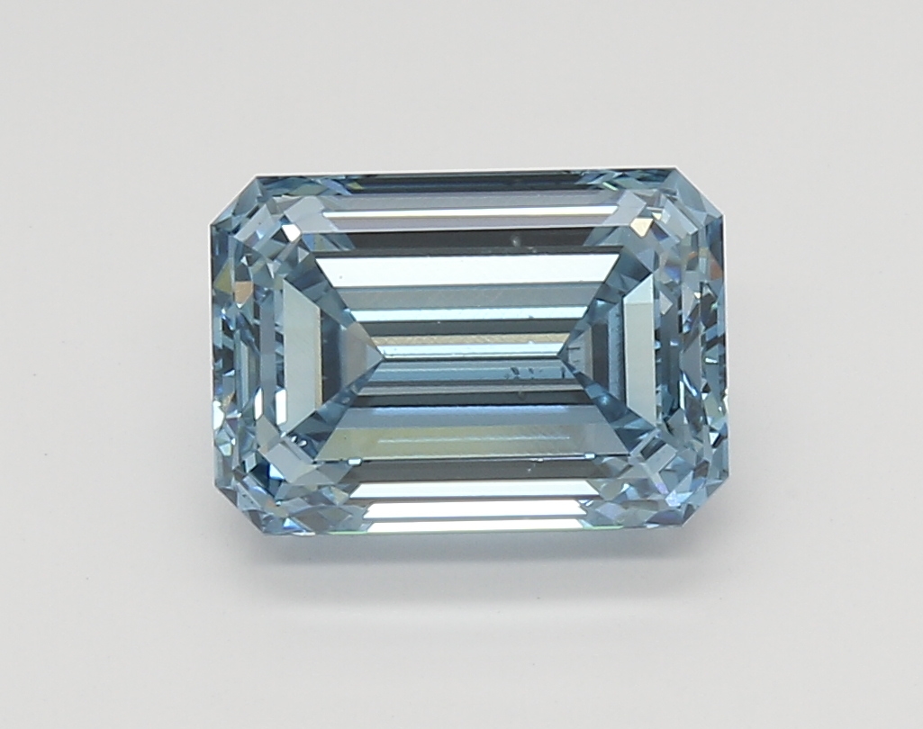 3-carat emerald diamond with null color, null cut, and VS2 clarity.