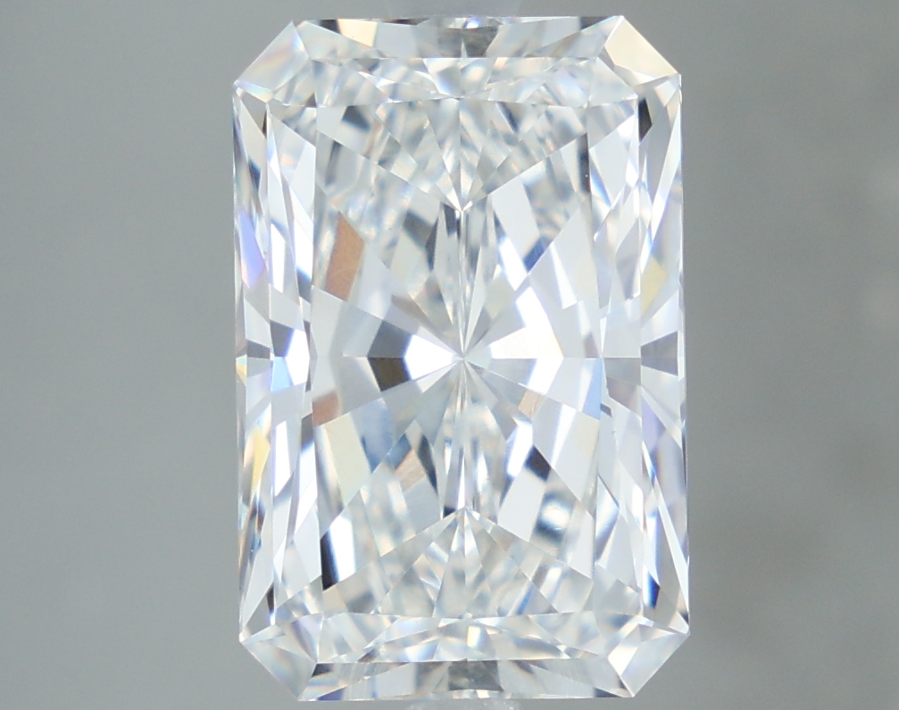 4.31-carat radiant diamond with E color, null cut, and VVS2 clarity.