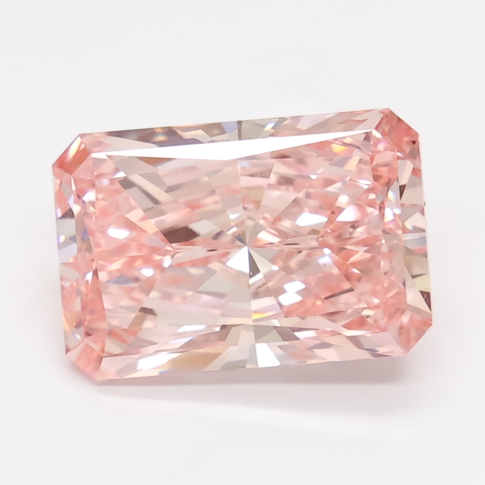 4.09-carat radiant diamond with null color, null cut, and VS1 clarity.